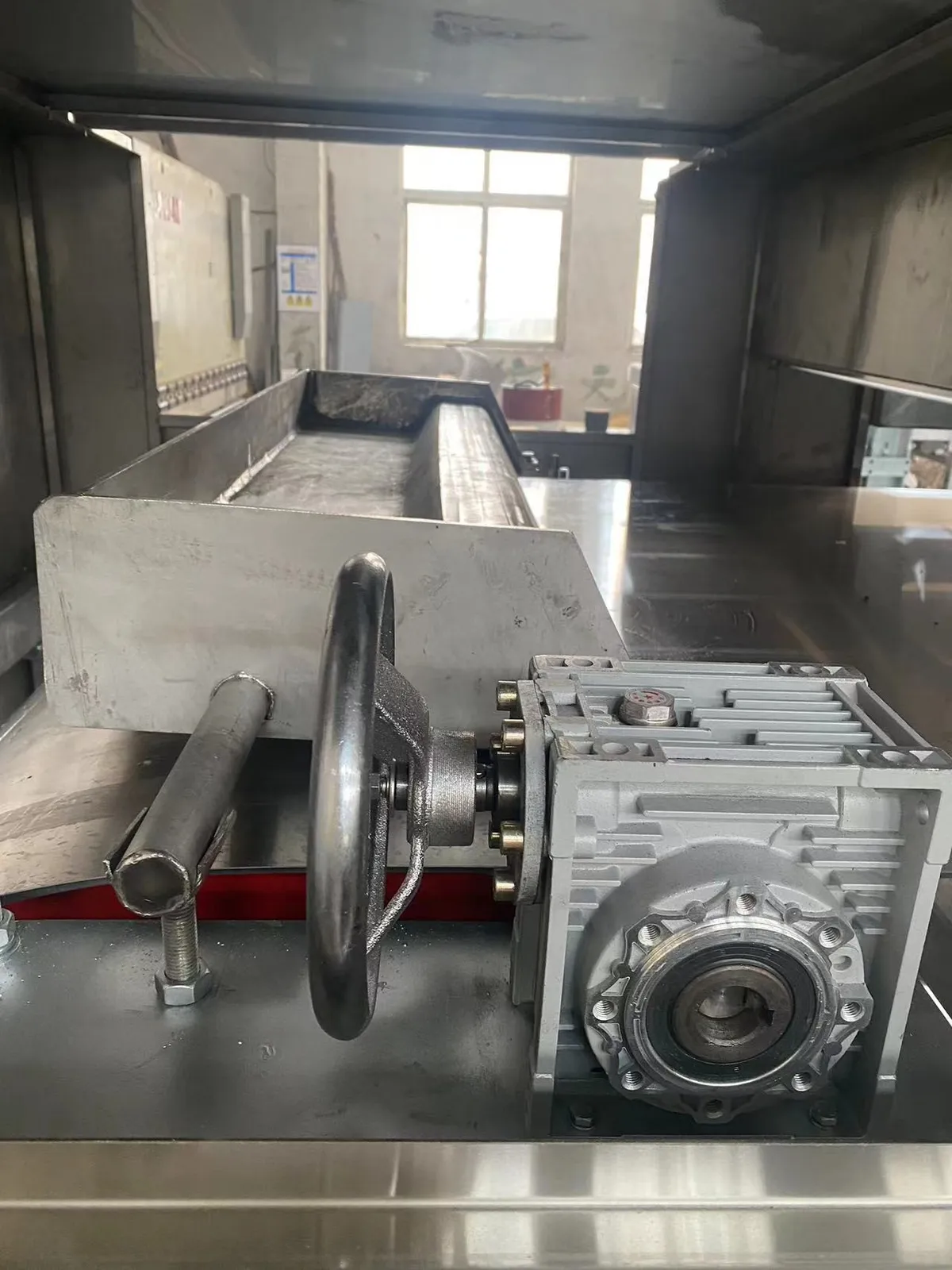 Steel belt cooling resin flaker