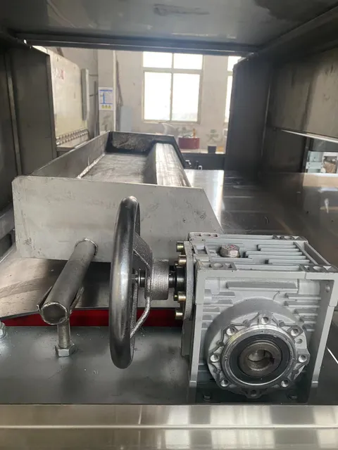 Охлаждающий смолы-флокатор с стальным ремнем