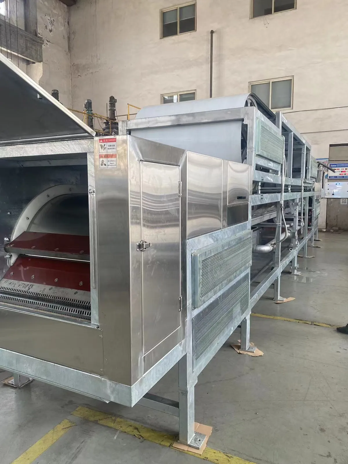 Double layer steel belt cooling resin flaker