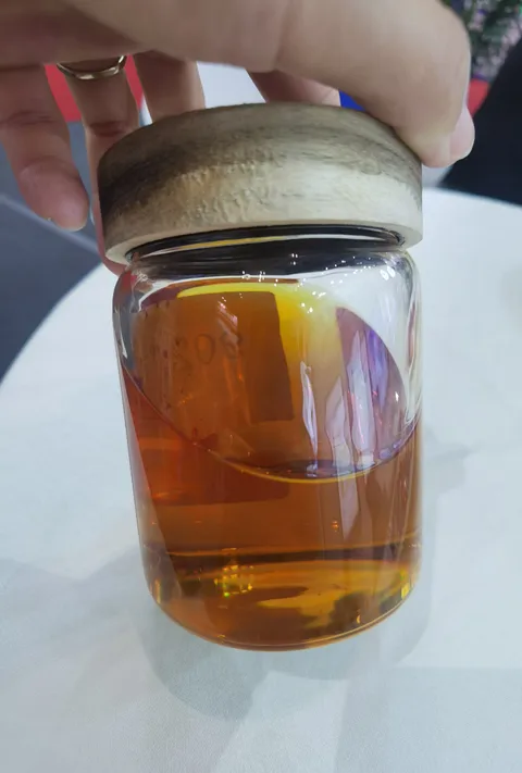 Materia prima abrasiva para la filtraci&oacute;n de resina fen&oacute;lica l&iacute;quida