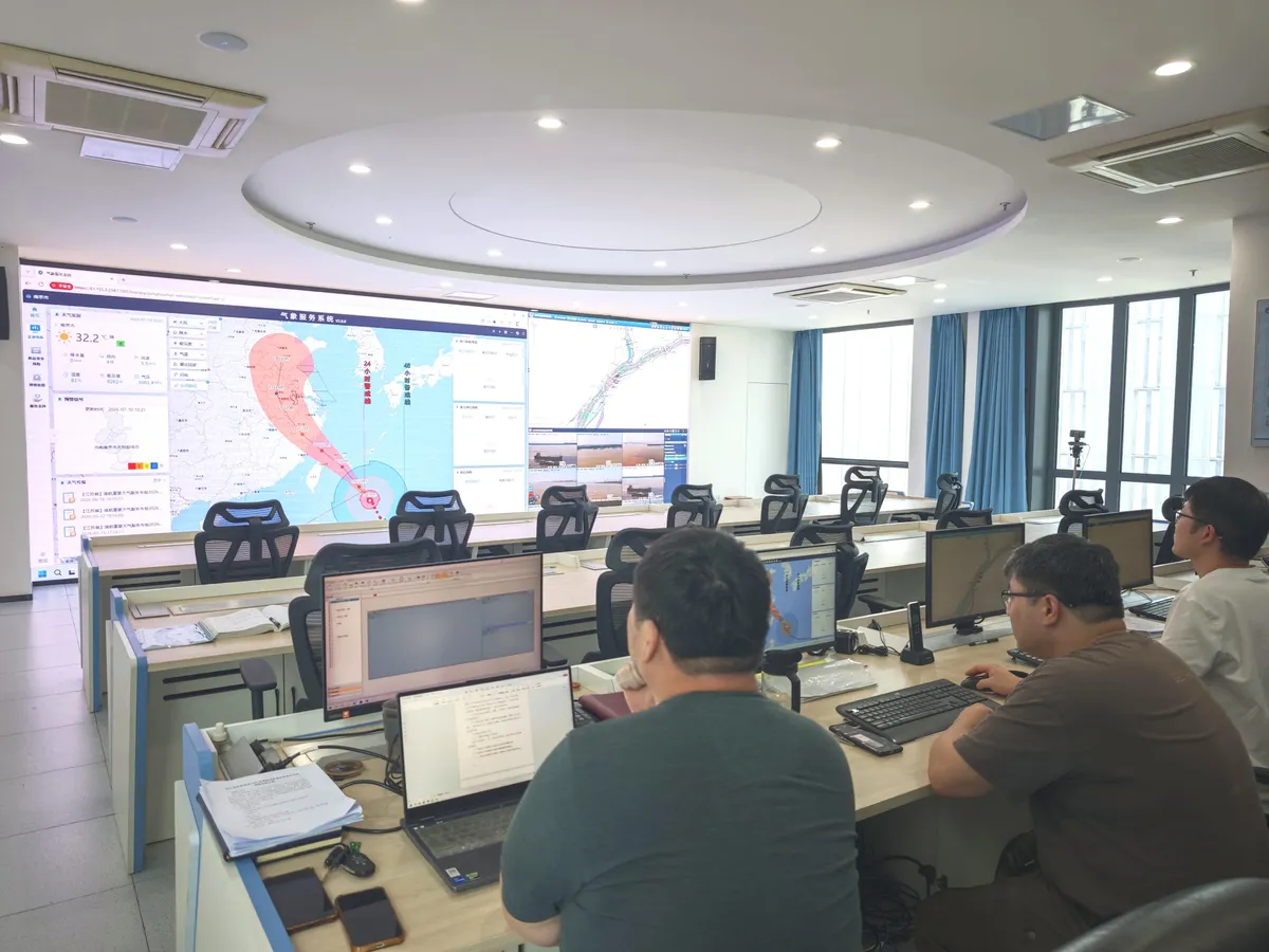 Yangtze River Nanjing Navigation Bureau goes all out to combat Typhoon "Bavi"