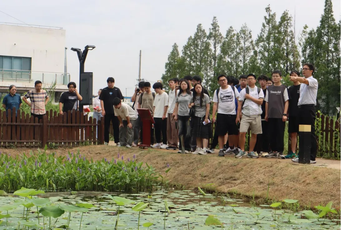 CCCC Shanghai Dredging Co., Ltd. Survey and Design Institute conducts water environment management practice activities.