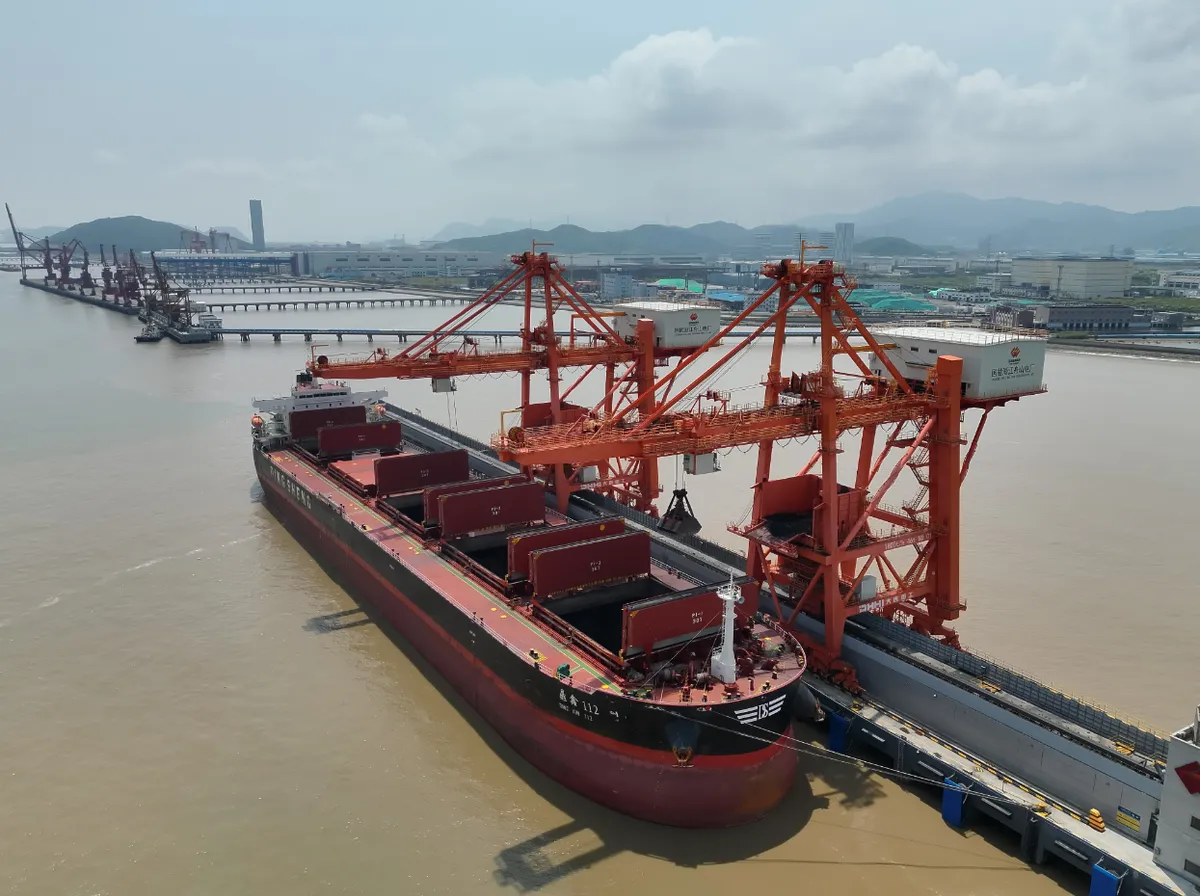 Zhoushan Maritime Seizes Typhoon Window to Ensure the Unloading of 115,000 Tons of Thermal Coal