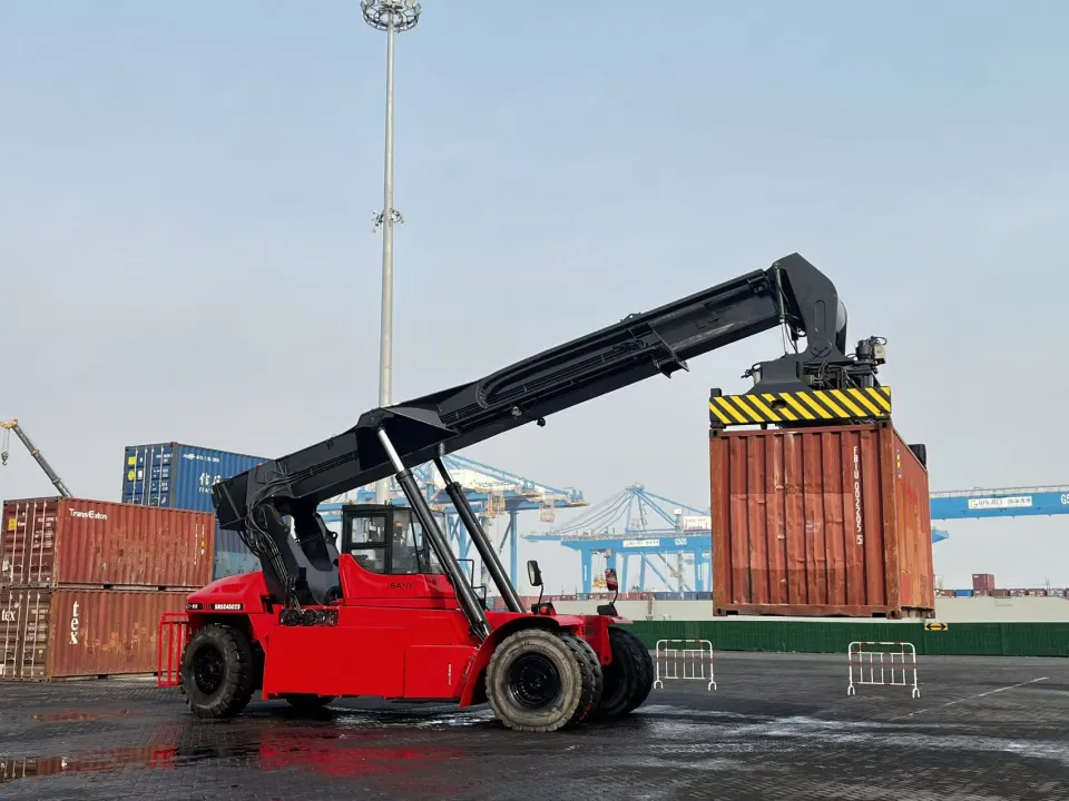 Shandong Port's first hydrogen-assisted power system retrofit for a front crane was put into operation.