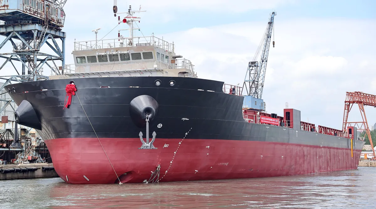 Le navire ponton automoteur de 10 000 tonnes construit par le Bureau n&deg;1 de CCCC a &eacute;t&eacute; mis &agrave; l'eau.