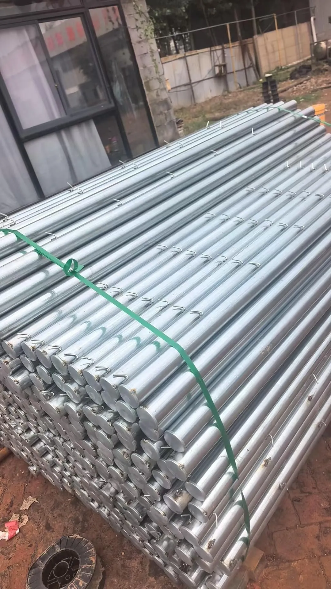 Hot-dip galvanized post