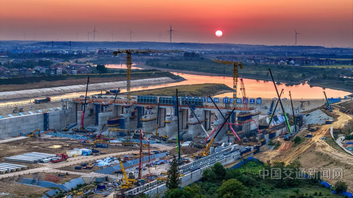 Avanc&eacute;e Majeure dans le Projet du N&oelig;ud Longweizhou sur la Voie Navigable Yuanhe, Jiangxi