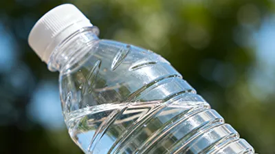 Chips de PET: La Mejor Opci&oacute;n para el Empaque de Botellas
